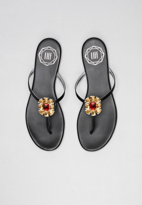 Sandale Mila in schwarz mit austauschbarer Brosche Scarlett