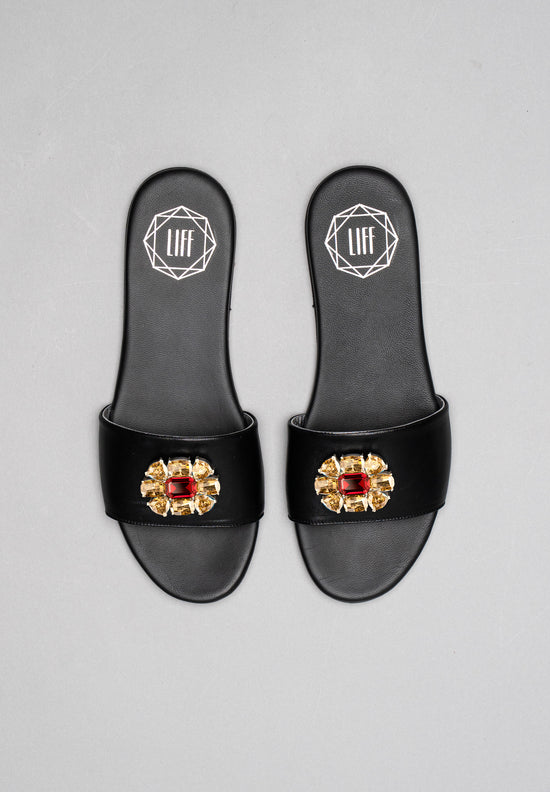 Schlappen Lou mit austauschbarer Brosche Scarlett