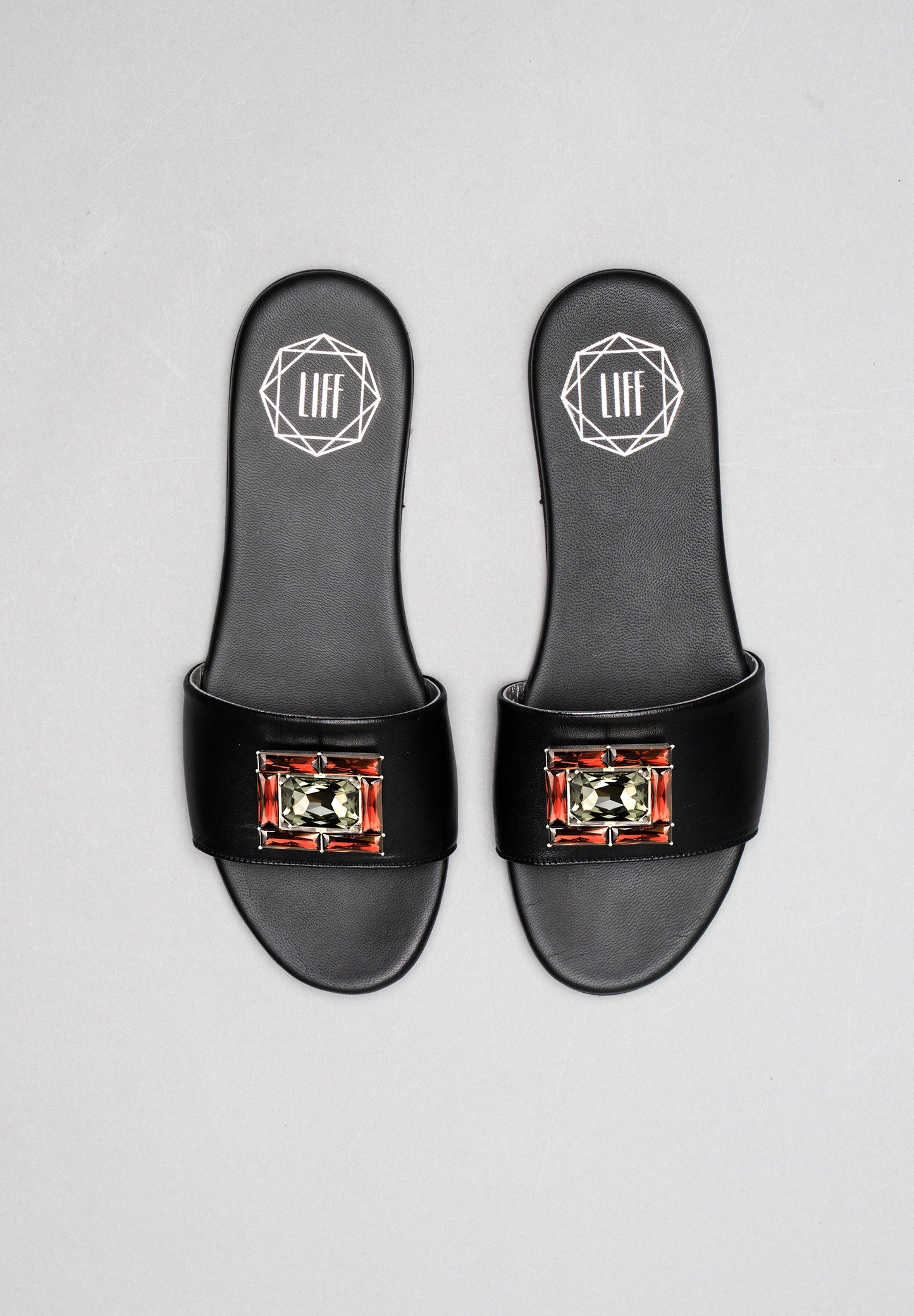 Schlappen Lou mit austauschbarer Brosche Rahel