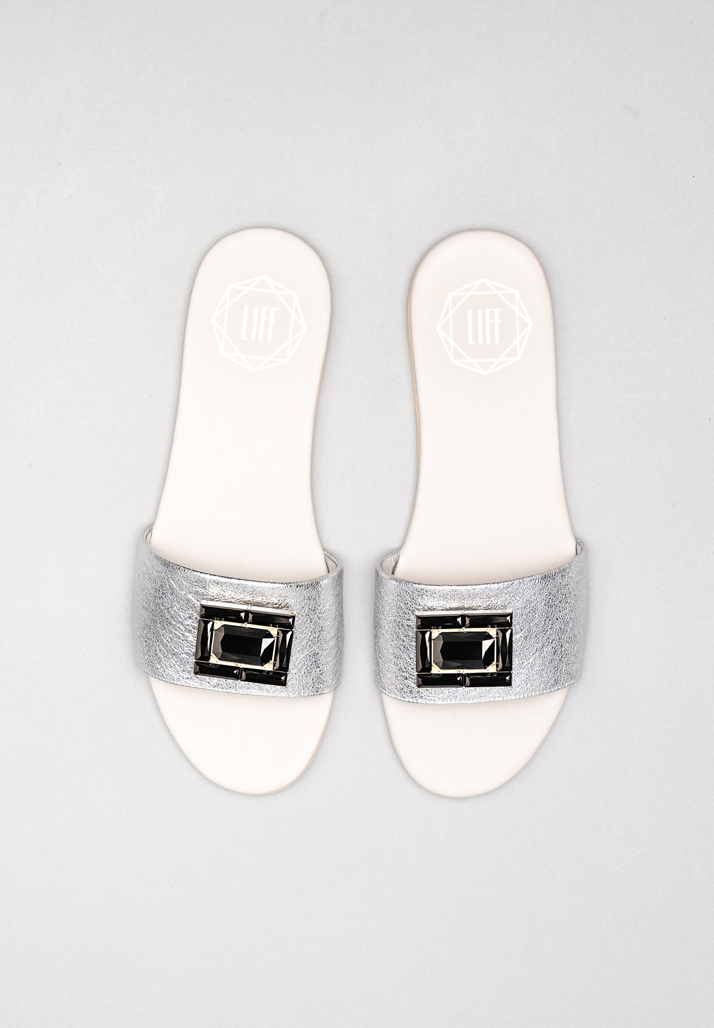 Schlappen Lou in silber mit austauschbarer Brosche Nora