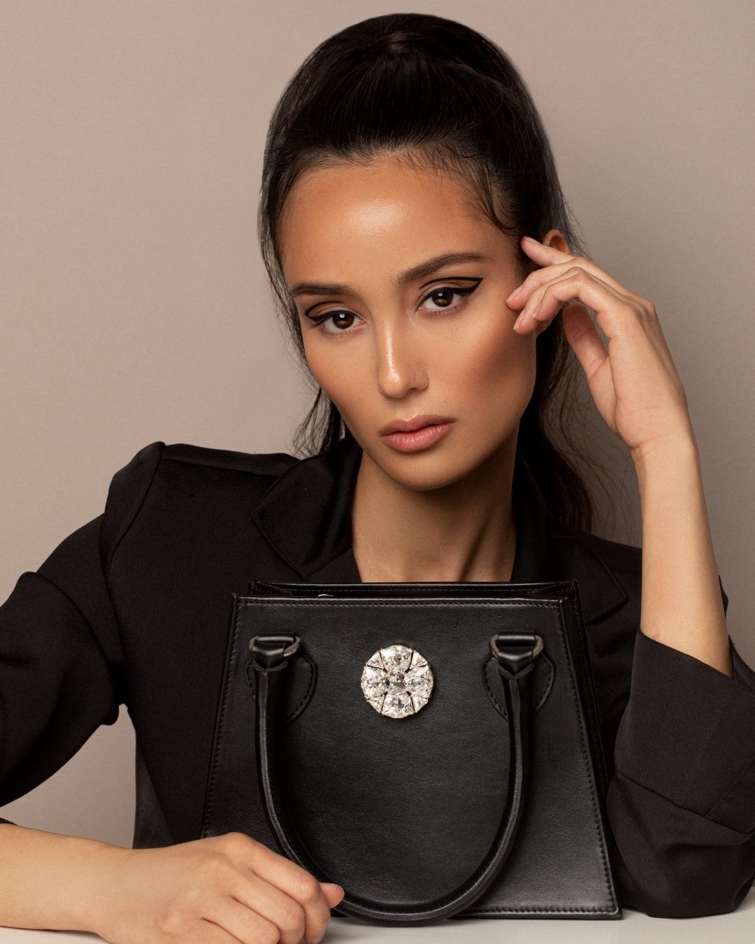 Mini Miranda mit austauschbarer Brosche Goldie