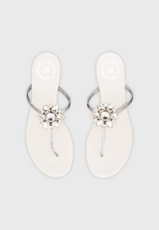 Sandale Mila in silber mit fester Brosche